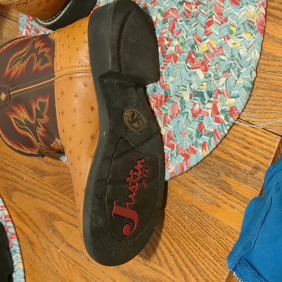 Beautiful boots - Picture 2 of 3